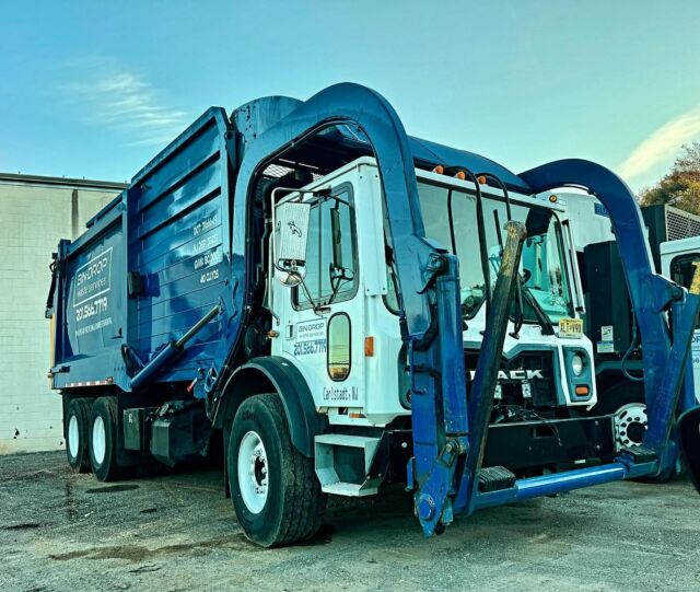 Commercial waste pickup and recycling service for NJ retail businesses